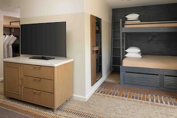 Family Room, Multiple Beds (King with Bunk Beds)