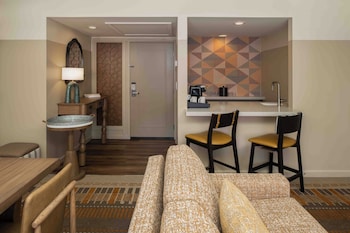 Deluxe Suite, 1 King Bed with Sofa bed, Resort View