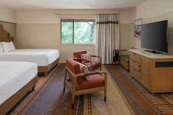 Junior Suite, 2 Queen Beds, Resort View (2 Queen)