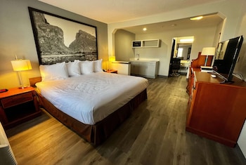 Efficiency, Room, 1 King Bed, Non Smoking, Ground Floor