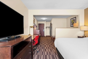 Standard Room, 1 King Bed, Non Smoking, Refrigerator & Microwave