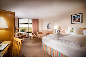 Premier Room, 1 King Bed with Sofa bed