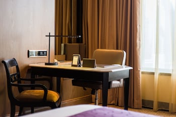 Grand Room, 1 King Bed