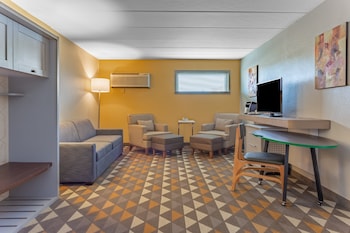 Suite, 1 King Bed, Jetted Tub (Additional Living Area)