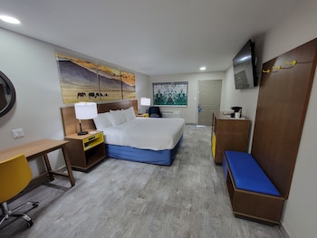 Standard Room, 1 King Bed
