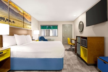 Standard Room, 1 King Bed