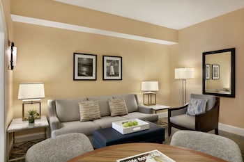 One king bed poolside suite