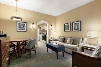 Two queens suite poolside