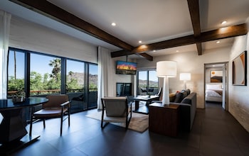 Suite, 2 Double Beds (Camelback)