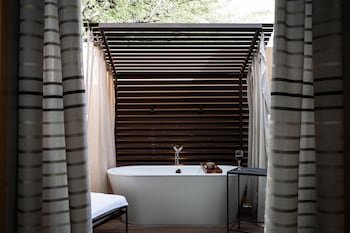 Suite, 1 King Bed, Accessible (Spa)