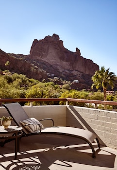 Suite, 2 Double Beds (Camelback)