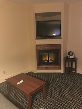 Suite, 1 Queen Bed, Non Smoking, Jetted Tub