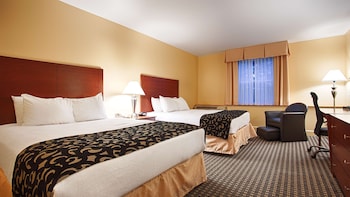 Standard Room, 2 Queen Beds, Non Smoking, Refrigerator & Microwave (Pet Friendly)