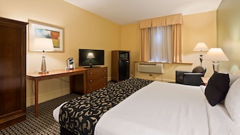 Standard Room, 2 Queen Beds, Non Smoking, Refrigerator & Microwave (Pet Friendly)