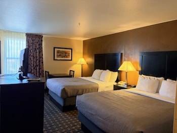 Standard Room, 2 Queen Beds, Non Smoking, Mountain View