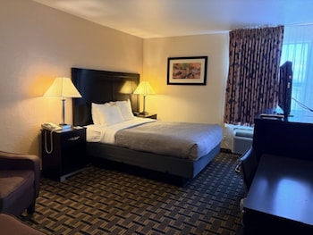 Standard Room, 1 Queen Bed