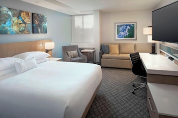 Room, 1 King Bed with Sofa bed (Mobility/Hearing Accessible, Tub)