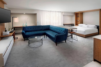 Suite, 1 King Bed, Ground Floor
