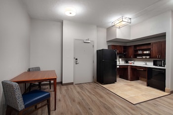 Suite, 1 King Bed, Accessible, Bathtub (Nonsmoking)