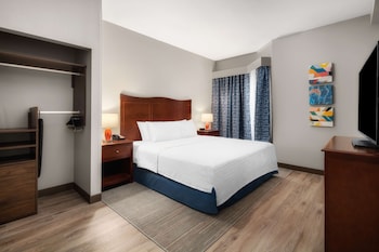Suite, 1 King Bed, Accessible, Bathtub (Nonsmoking)