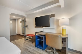 Suite, 1 King Bed, Non Smoking