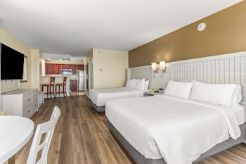 Suite, 2 Queen Beds, Balcony (Gulf View)