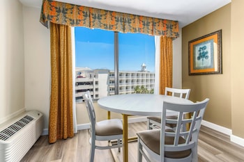 Suite, 2 Queen Beds, Balcony, City View