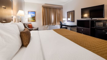 Standard Room, 1 King Bed, Non Smoking, Refrigerator & Microwave