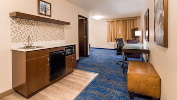 Suite, 1 King Bed, Non Smoking, Refrigerator & Microwave