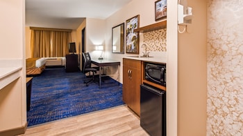 Suite, Multiple Beds, Non Smoking, Refrigerator & Microwave