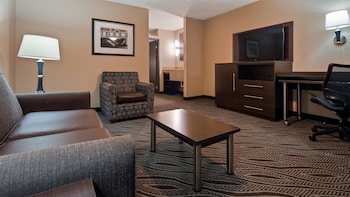 Suite, 1 King Bed, Non Smoking, Refrigerator & Microwave