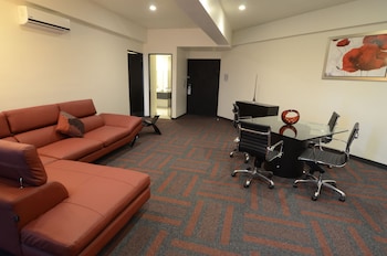 Suite, 1 King Bed (Living Area)