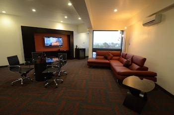 Suite, 1 King Bed (Living Area)