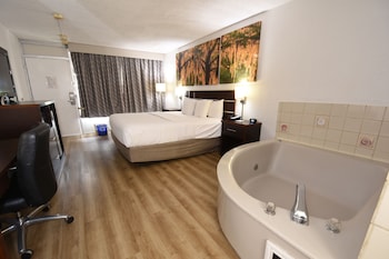 Superior Suite, 1 King Bed, Non Smoking, Jetted Tub