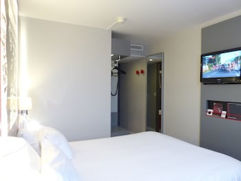 Standard Room, 1 Queen Bed
