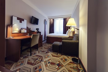 Comfy Room with canal view