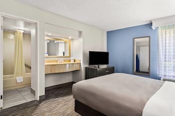 Standard Room, 1 Queen Bed, Non Smoking
