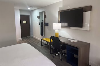 Standard Room, 1 King Bed, Non Smoking