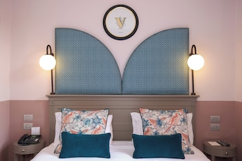 Standard Room, 1 King Bed