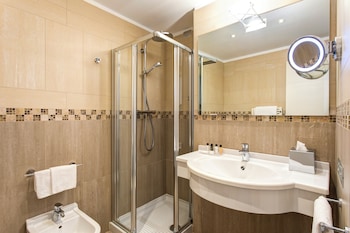 Standard Room, 1 Queen Bed