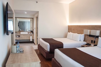 Deluxe Suite, Multiple Beds