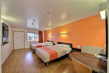 Standard Room, 2 Double Beds, Accessible, Smoking