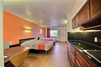 Deluxe Room, 2 Queen Beds, Smoking, Kitchenette