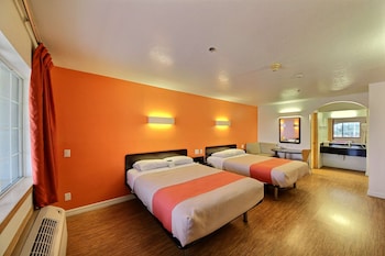 Standard Room, 2 Double Beds, Accessible, Smoking