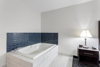 Suite, Non Smoking, Jetted Tub (1 King Bedroom)