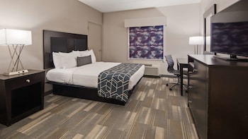 Standard Room, 1 Queen Bed, Refrigerator & Microwave