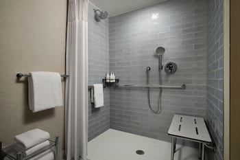 Room, 1 King Bed, Garden View