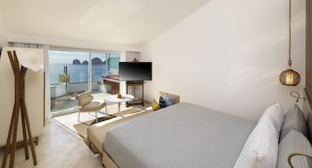 Extra ME+ Junior Suite Beach Front and Hot Tub