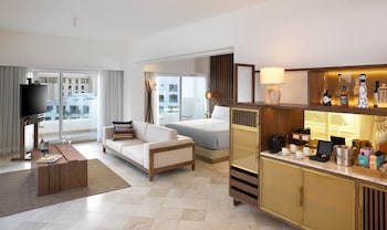 Exclusive ME+ Suite with hot tub & Terrace