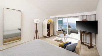 Extra ME+ Junior Suite Beach Front and Hot Tub